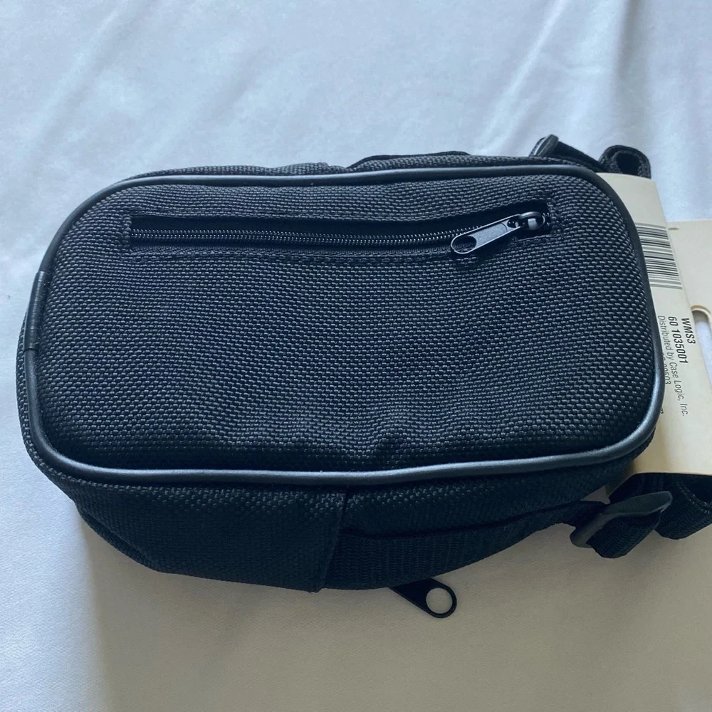 Mainstays Padded Camera Bag with 3 Zippered Compartments and Shoulder Strap. NWT